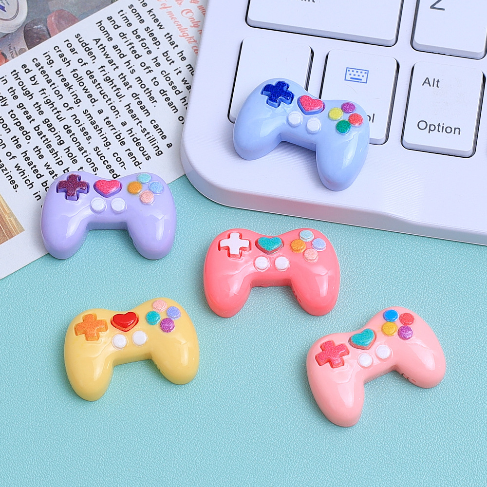 5 Breloques en résine colorées - Gaming Console And avis et prix